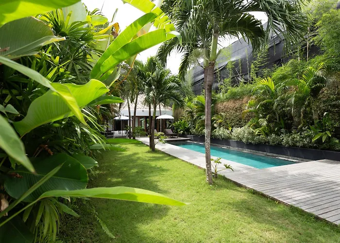 Villa Ilo Umalas Spacious 3-Bedroom Oasis With Huge Pool & Garden